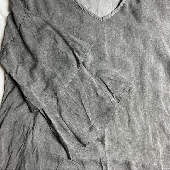 J Lee Bell Sleeve Boho Blouse Gray size Medium - Picture 2 of 4